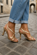 Estíbaliz - Tacones Dorados Metálicos con Tiras Cruzadas para Verano