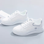 Zapatillas blancas chic de comodidad ligera